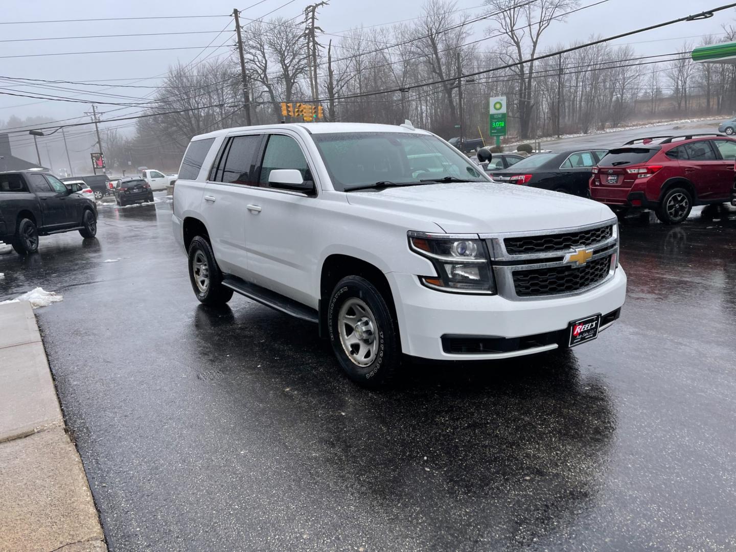 2016 White /Black Chevrolet Tahoe SSV 4WD (1GNSKFEC1GR) with an 5.3L V8 OHV 16V FFV engine, 6A transmission, located at 11115 Chardon Rd. , Chardon, OH, 44024, (440) 214-9705, 41.580246, -81.241943 - This 2016 Chevrolet Tahoe Special Service Vehicle (SSV) with 4WD is a robust and capable law enforcement vehicle featuring a 5.3-liter V8 engine paired with a 6-speed automatic transmission. It offers a two-speed transfer case to aid in both on-road performance and off-road capability. Its 3.08 axle - Photo#0